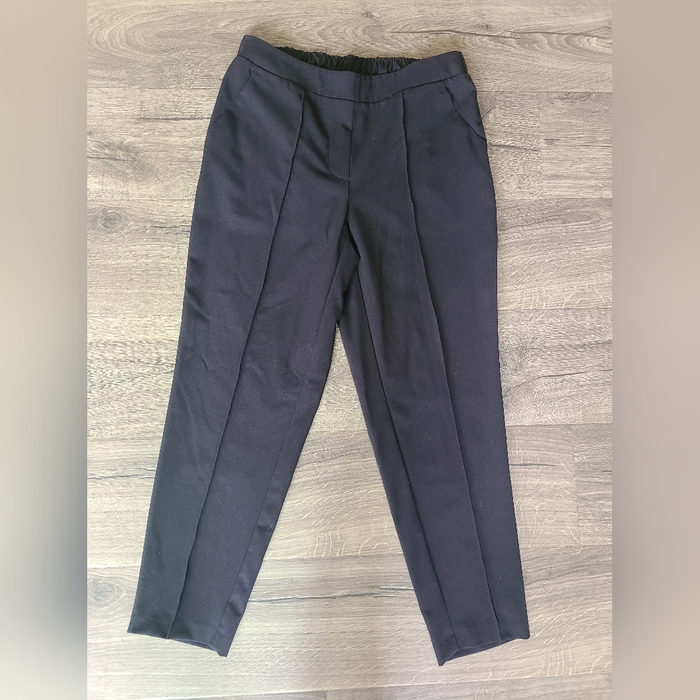 Womens black Nine West relaxed crop slacks size medium, excellent condition